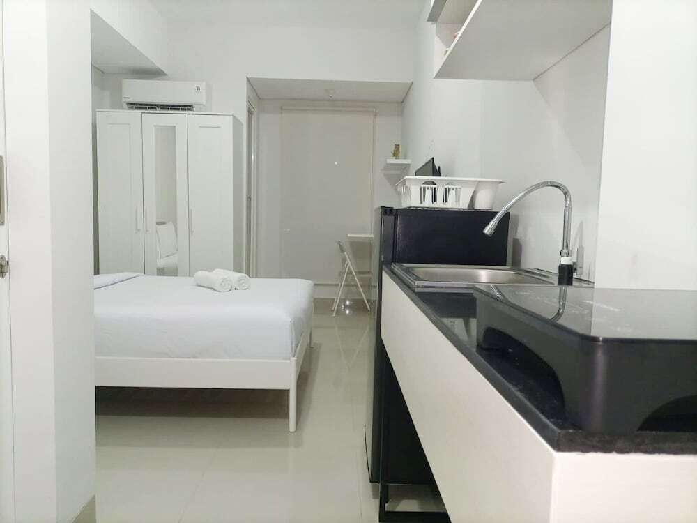 Джокьякарта: Comfortable And Tidy Studio At Barsa City Apartment