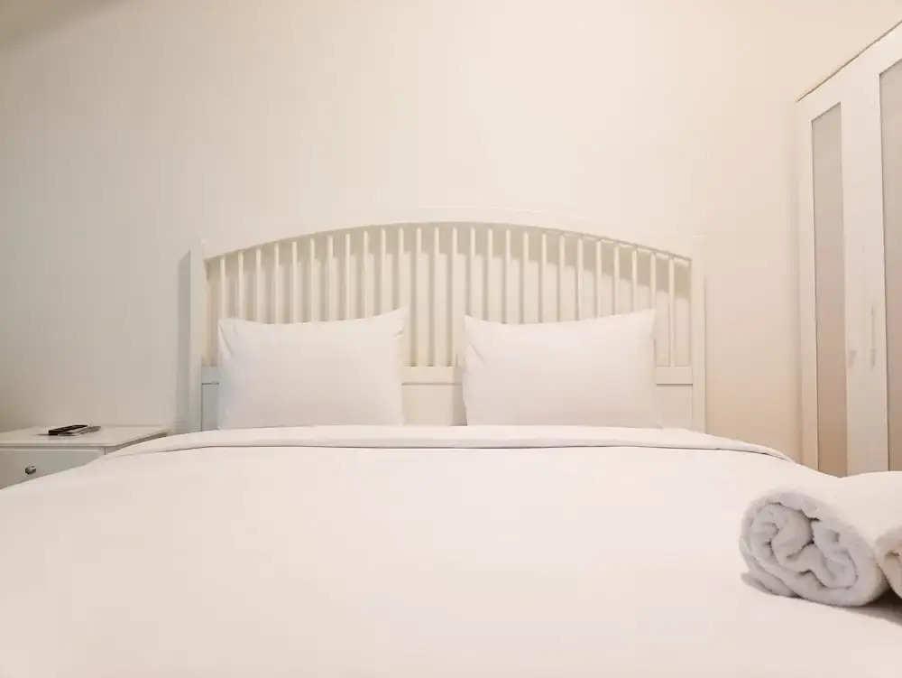 Макассар: Cozy And High Floor Studio Room At Vida View Makassar Apartment