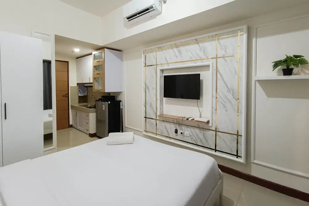 Макассар: White And Cozy Studio At Vida View Makassar Apartment