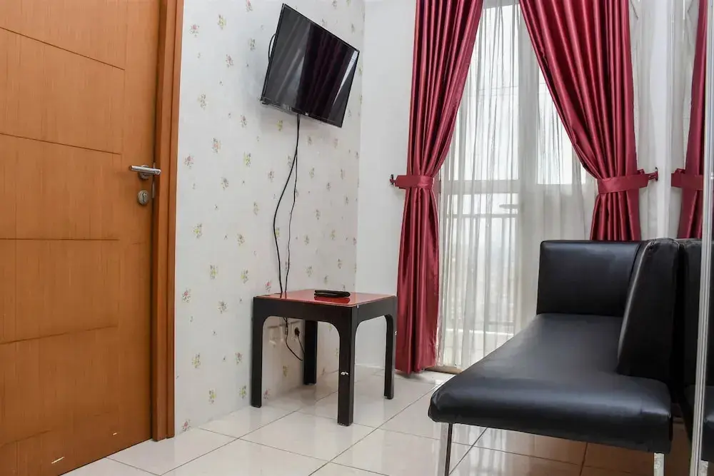 Джакарта: Nice And Homey 1Br At Maple Park Sunter Apartment