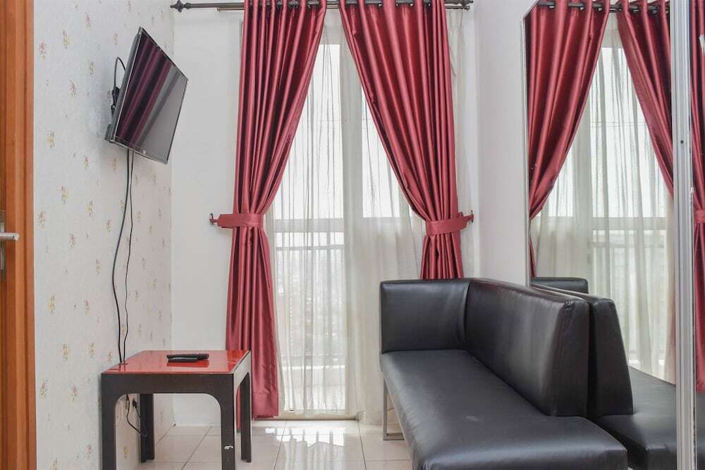Джакарта: Nice And Homey 1Br At Maple Park Sunter Apartment
