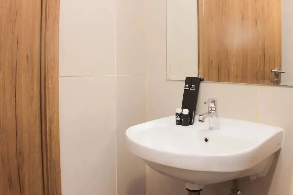 Бекаси: Nice Studio At Gateway Park Lrt City Bekasi Apartment
