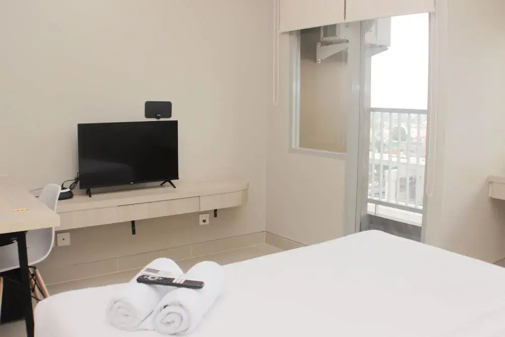 Бекаси: Nice Studio At Gateway Park Lrt City Bekasi Apartment