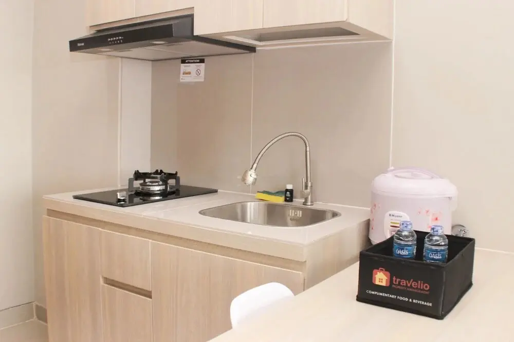 Бекаси: Nice Studio At Gateway Park Lrt City Bekasi Apartment