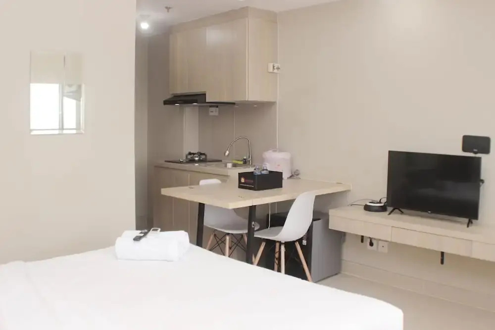 Бекаси: Nice Studio At Gateway Park Lrt City Bekasi Apartment