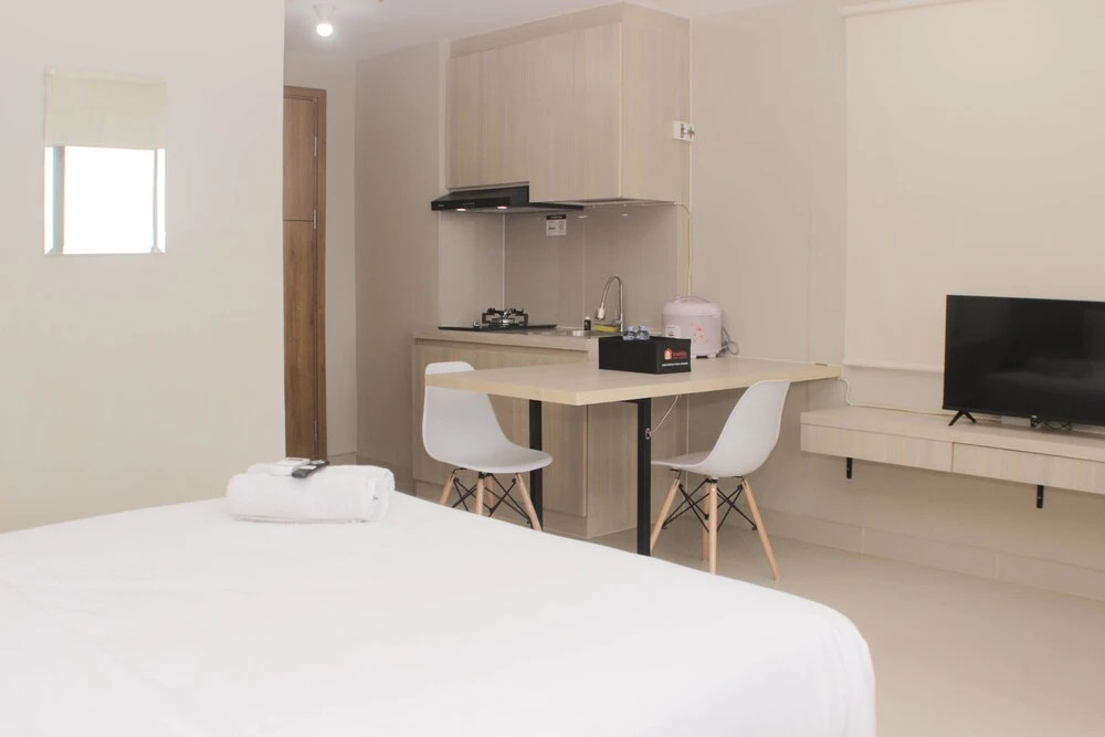 Бекаси: Cozy Studio At Gateway Park Lrt City Bekasi Apartment