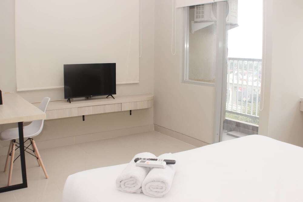 Бекаси: Cozy Studio At Gateway Park Lrt City Bekasi Apartment