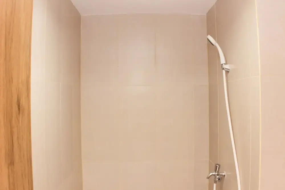 Бекаси: Cozy Studio At Gateway Park Lrt City Bekasi Apartment