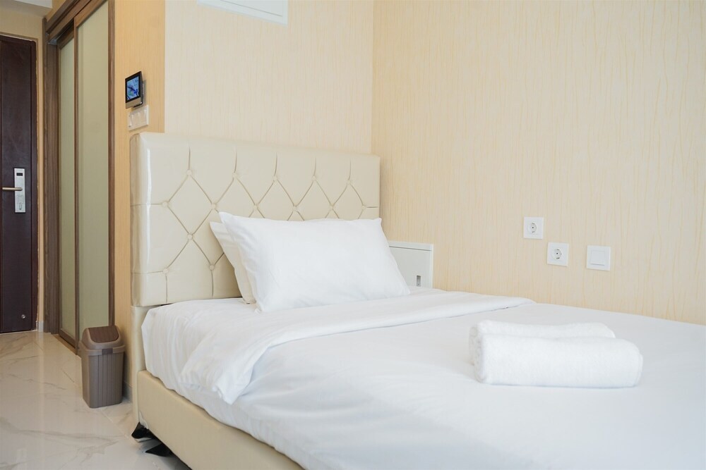 Legok: Well Furnished Studio Apartment Sky House Bsd