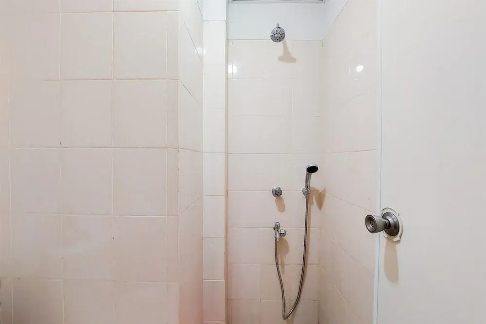Южный Тангеранг: Cozy And Minimalist Studio At Serpong Greenview Apartment