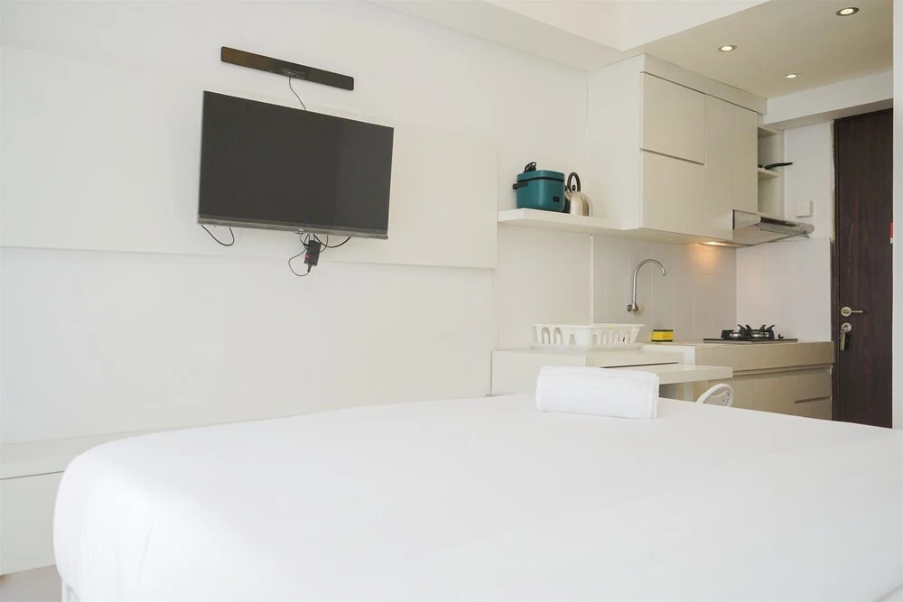 Южный Тангеранг: Cozy And Minimalist Studio At Serpong Greenview Apartment