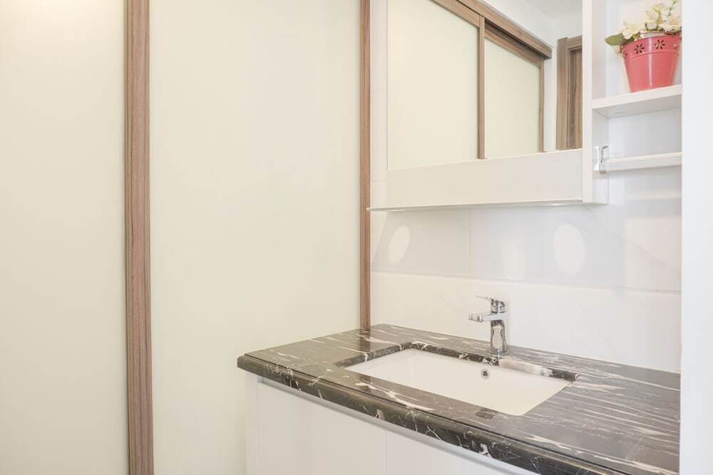 Legok: Homey And High Floor 2Br At Sky House Bsd Apartment