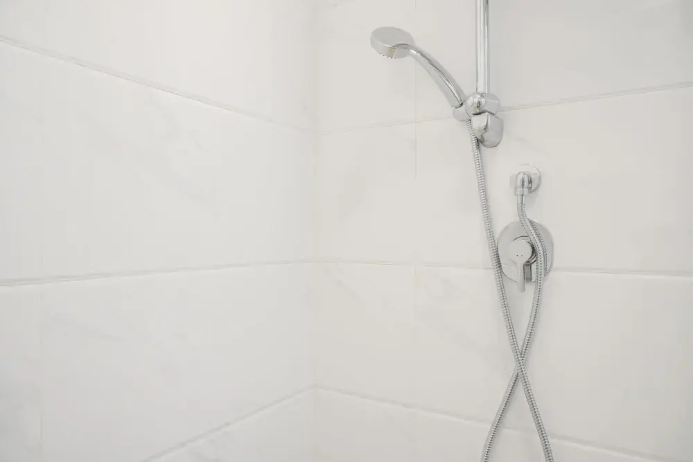 Legok: Homey And High Floor 2Br At Sky House Bsd Apartment