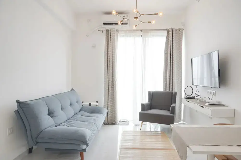 Legok: Homey And High Floor 2Br At Sky House Bsd Apartment