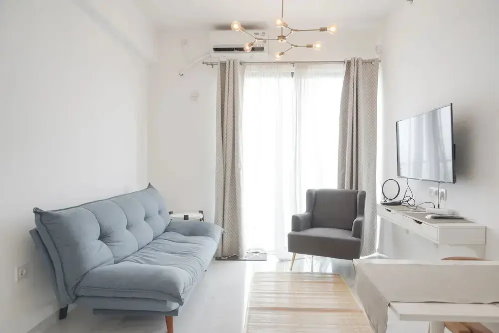 Legok: Homey And High Floor 2Br At Sky House Bsd Apartment