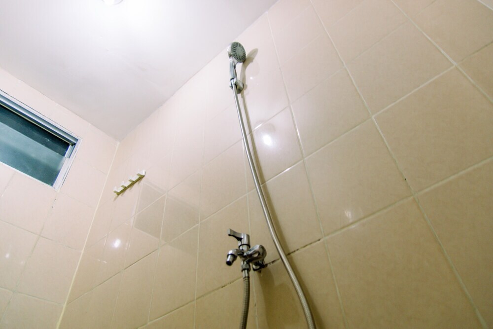 Южный Тангеранг: Simply And Comfort 2Br At Sky View Apartment