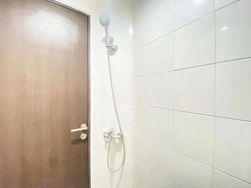 Бандунг: Cozy And Spacious Studio Room At Mekarwangi Square Apartment