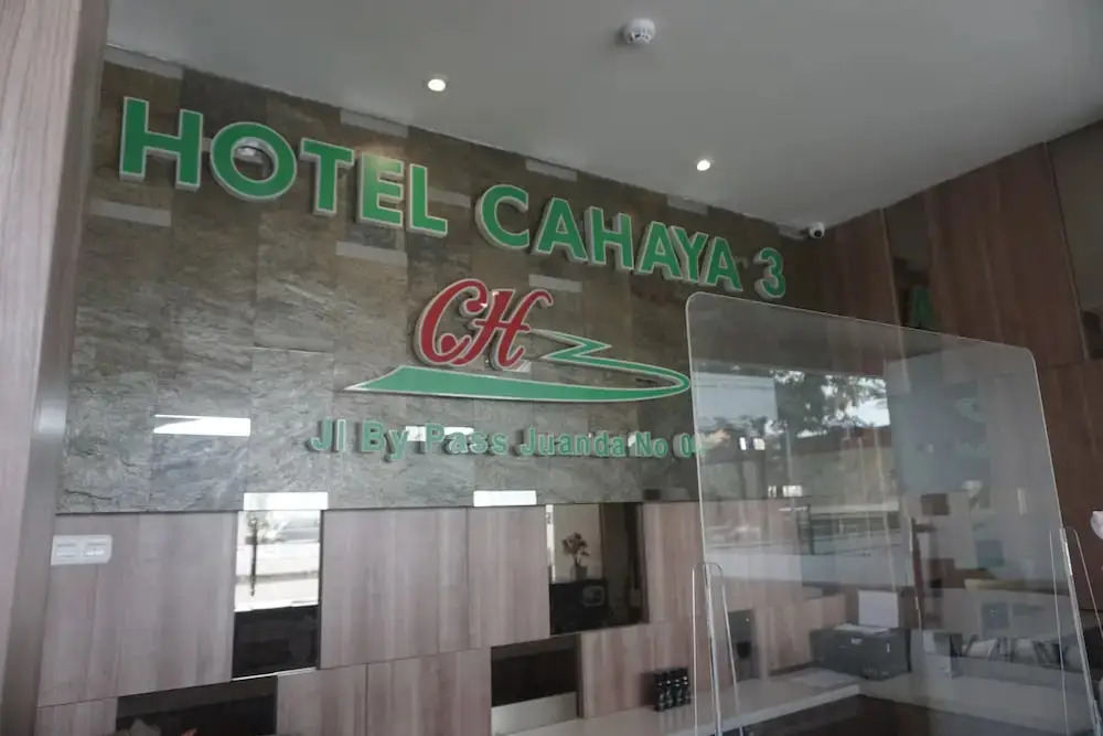 Сурабая: Cahaya 3 Hotel Near Juanda Airport