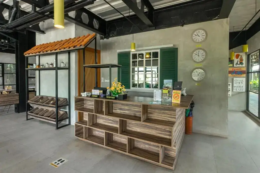 Маджаленгка: Summerville Hotel & Coffee Shop