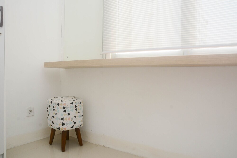 Джакарта: Comfy And Strategic 2Br At Bassura City Apartment