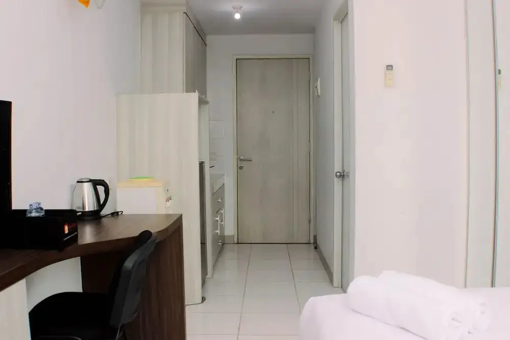 Чикаранг: Warm And Simply Studio Room At Azalea Suites Apartment