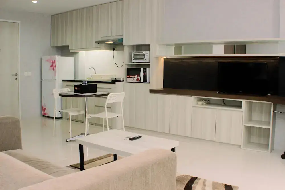 Чикаранг: Big And Cozy Studio At Azalea Suites Apartment
