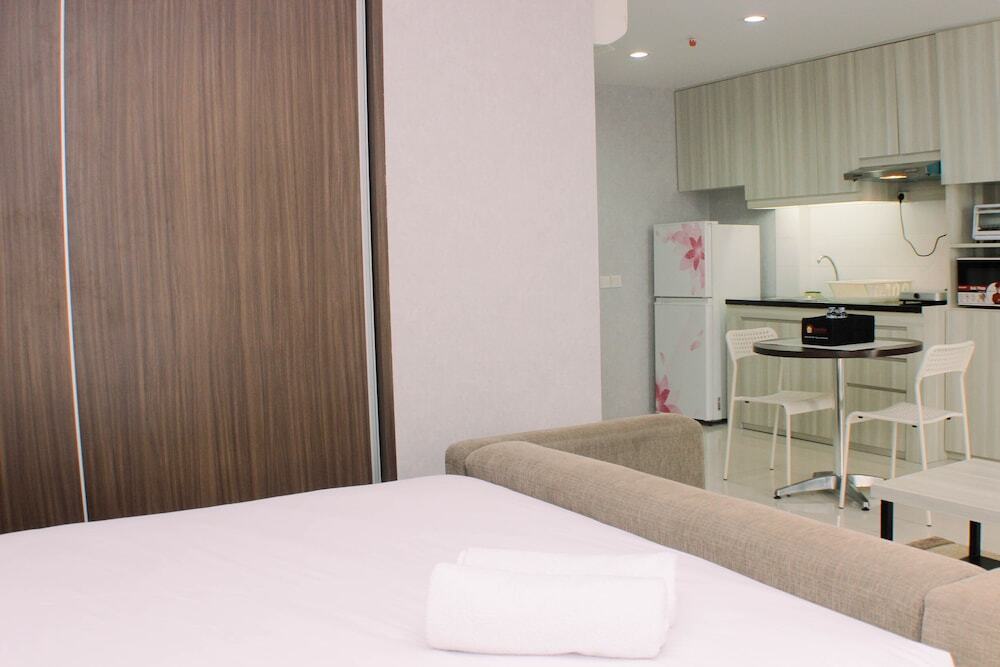 Чикаранг: Big And Cozy Studio At Azalea Suites Apartment