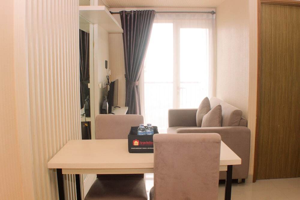 Чикаранг: Cozy And Comfort Living 1Br At Oasis Cikarang Apartment