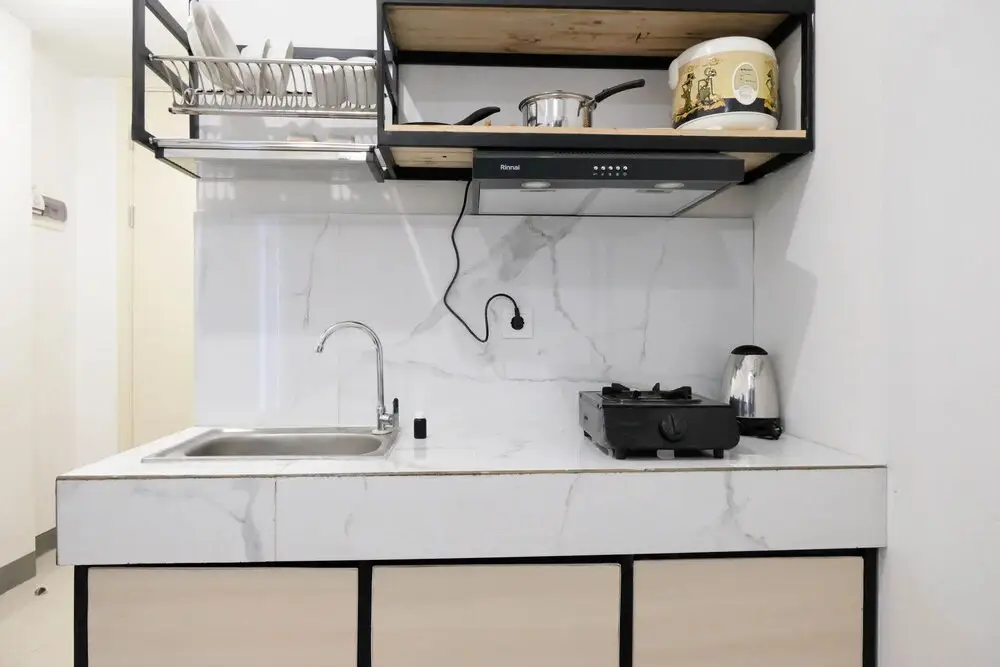 Сурабая: Cozy Stay Studio Apartment With Access To Mall At Supermall Mansion