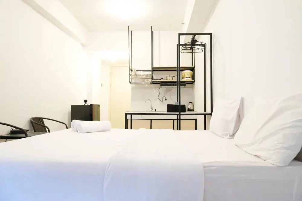 Сурабая: Cozy Stay Studio Apartment With Access To Mall At Supermall Mansion