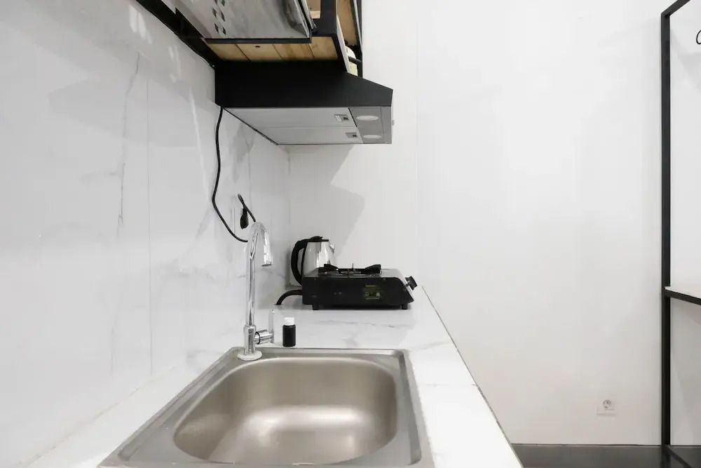 Сурабая: Cozy Stay Studio Apartment With Access To Mall At Supermall Mansion