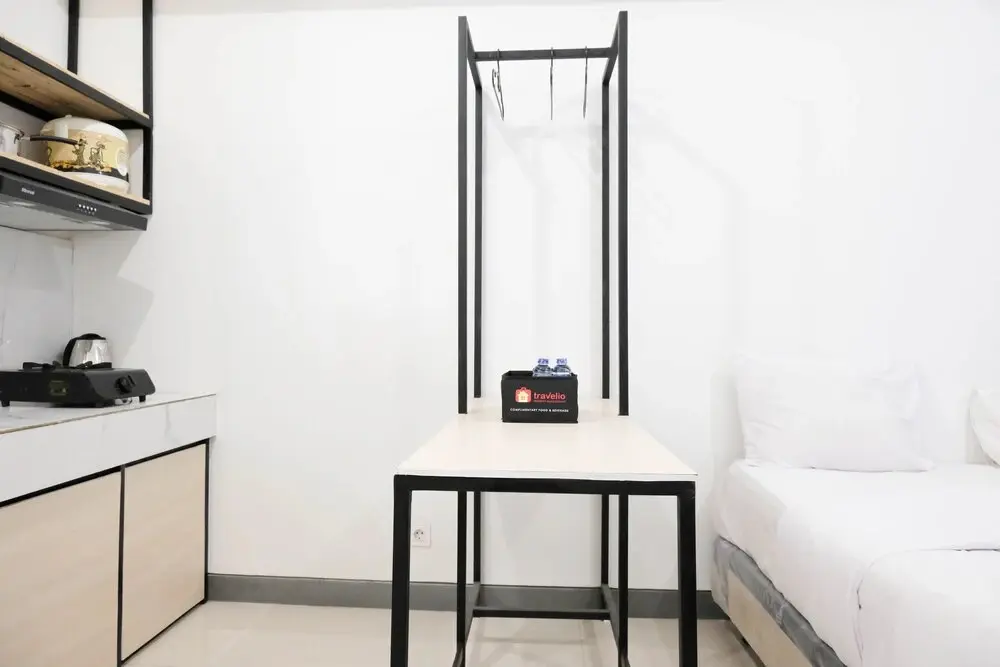 Сурабая: Cozy Stay Studio Apartment With Access To Mall At Supermall Mansion