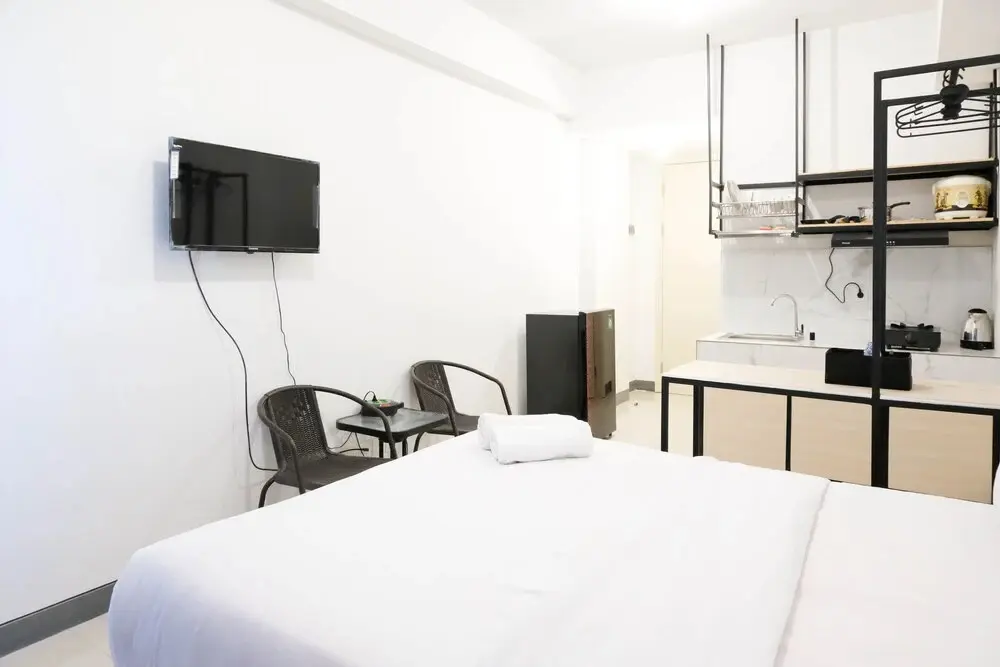 Сурабая: Cozy Stay Studio Apartment With Access To Mall At Supermall Mansion