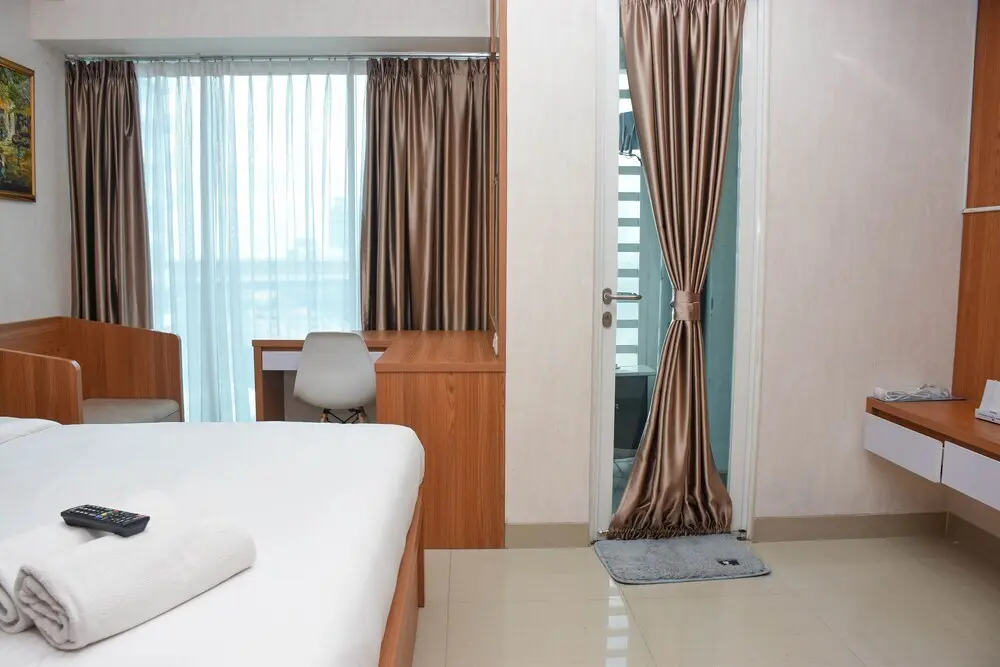Бекаси: Homey 1Br With Living Room At Grand Kamala Lagoon Apartment