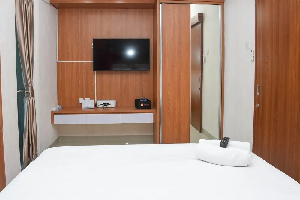 Бекаси: Homey 1Br With Living Room At Grand Kamala Lagoon Apartment