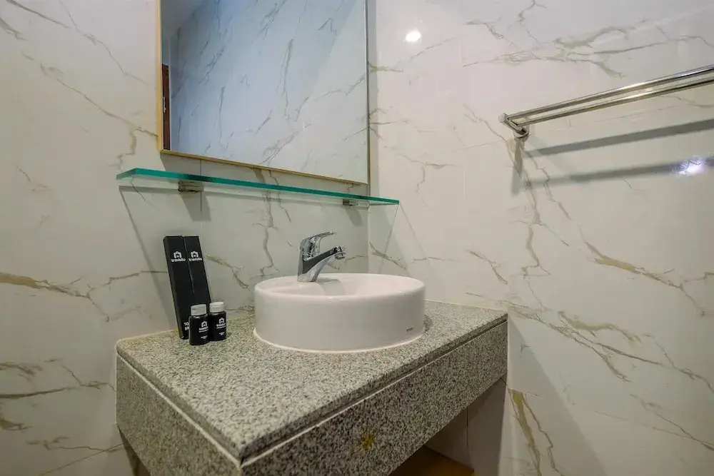 Бекаси: Cozy And Great Choice Studio At Grand Kamala Lagoon Apartment
