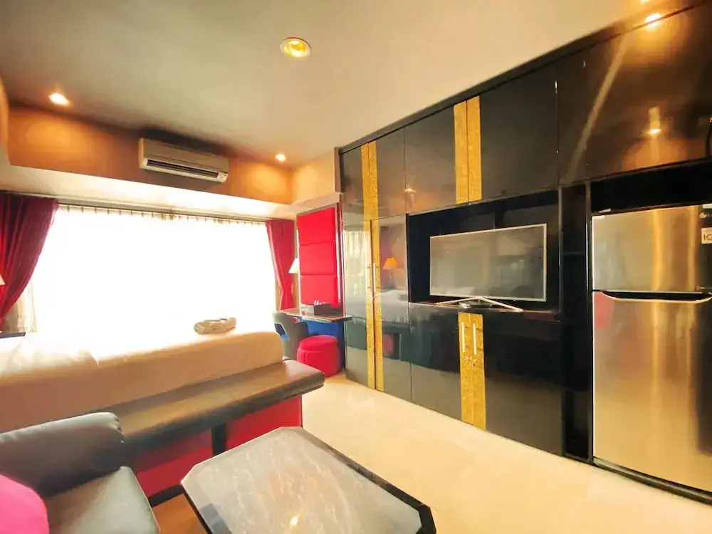 Бандунг: Clean And Comfy Studio Room At Tamansari La Grande Apartment