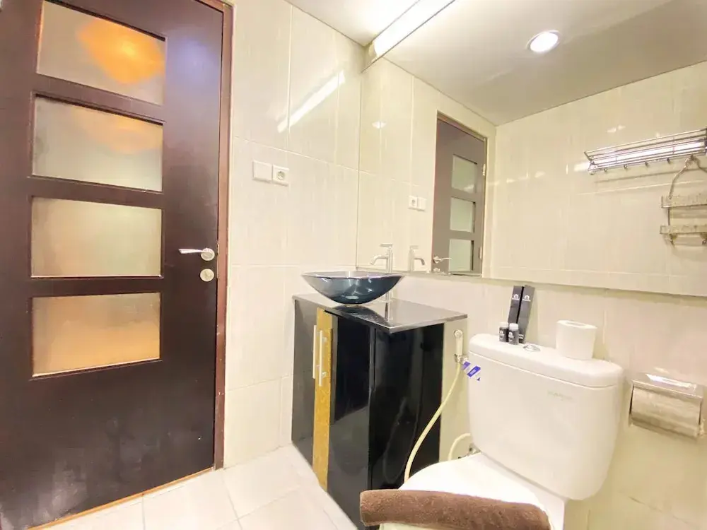 Бандунг: Clean And Comfy Studio Room At Tamansari La Grande Apartment