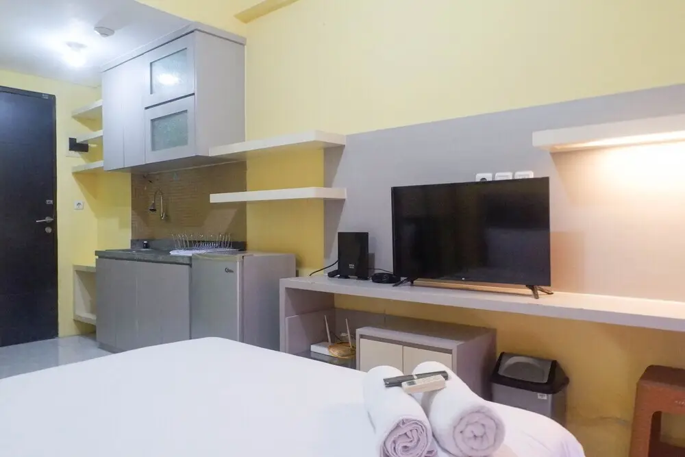 Сурабая: Relaxing Studio Apartment At Puri Mas