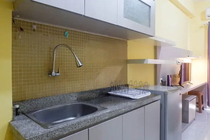 Сурабая: Relaxing Studio Apartment At Puri Mas