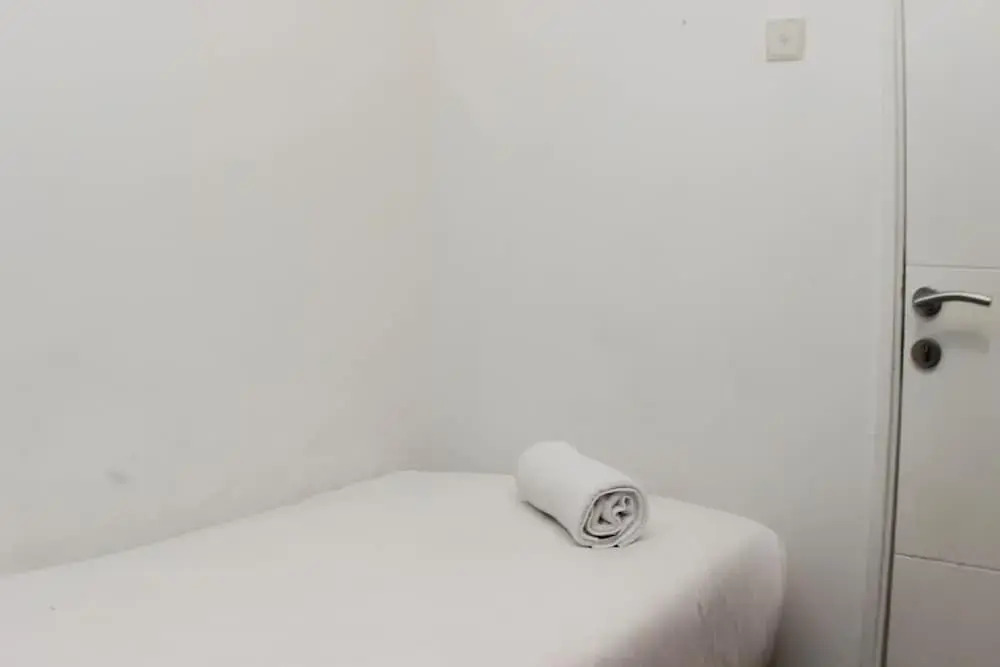 Джакарта: Comfy And Tranquil 2Br Bassura City Apartment Near Mall