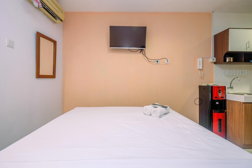 Депок: Classic And Cozy Studio At Cinere Bellevue Suites Apartment