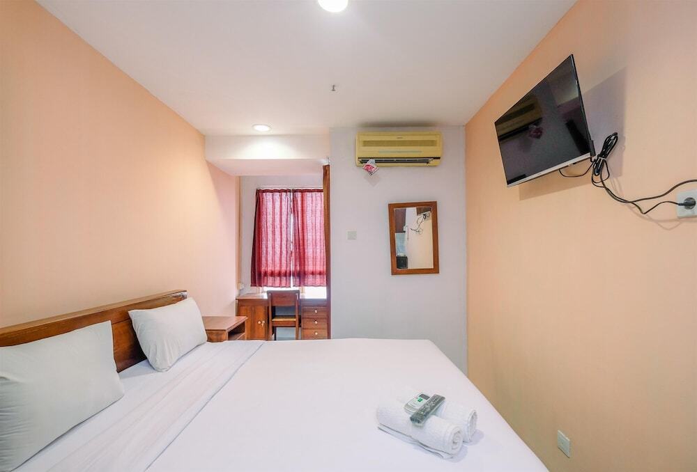 Депок: Classic And Cozy Studio At Cinere Bellevue Suites Apartment