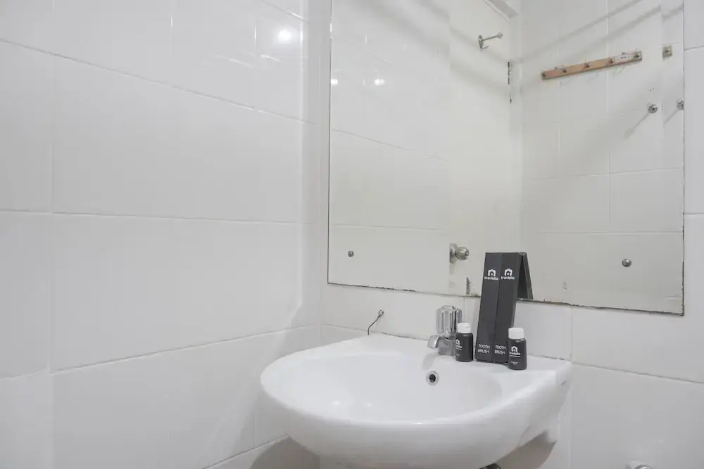 Джакарта: Homey And Tidy 2Br Apartment At Seasons City Latumenten