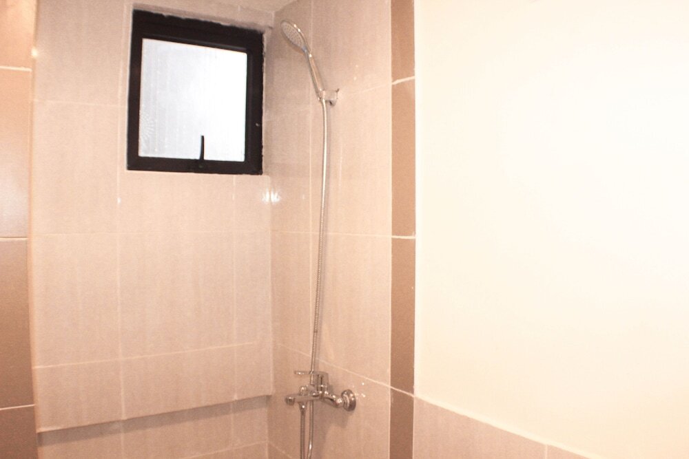 Сибату: Comfort 1Br With Dining Room At Meikarta Apartment