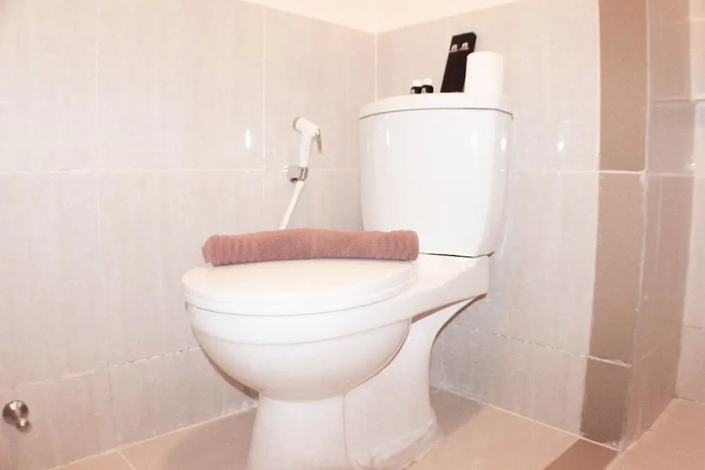 Сибату: Comfort 1Br With Dining Room At Meikarta Apartment