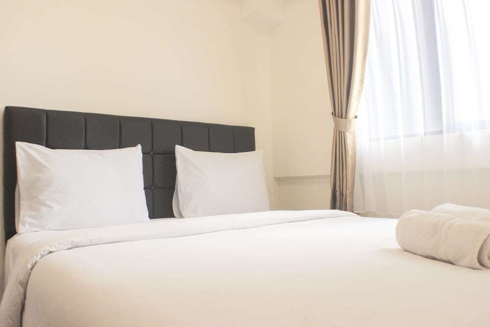 Сибату: Comfort 1Br With Dining Room At Meikarta Apartment
