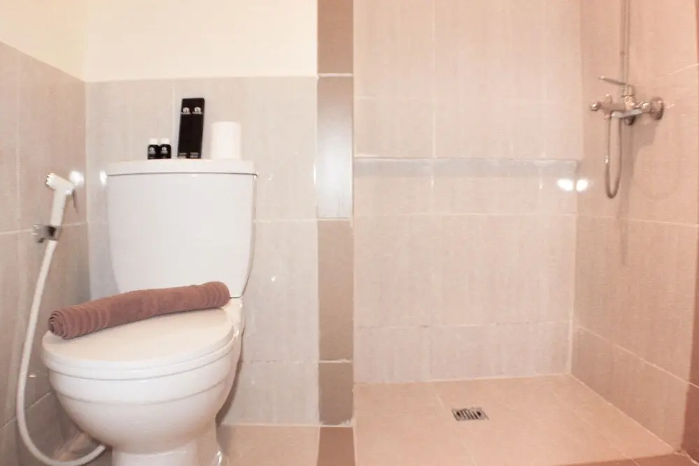 Сибату: Comfort 1Br With Dining Room At Meikarta Apartment
