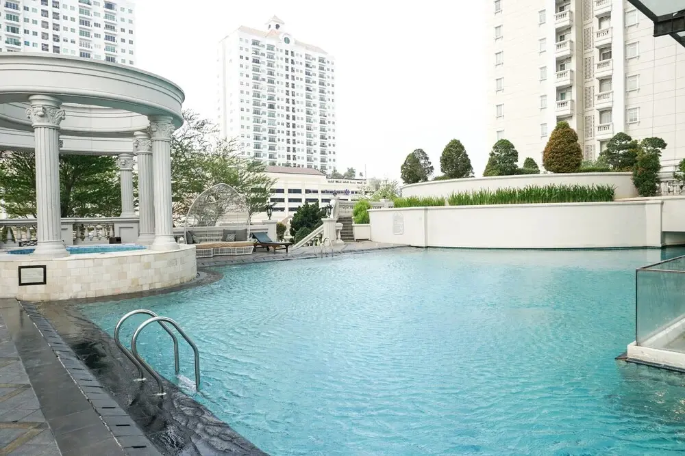 Джакарта: Exclusive 2Br The Bellezza Apartment With City View