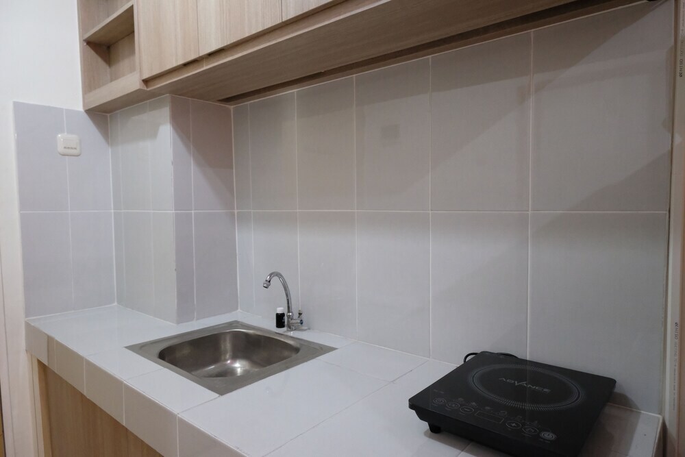 Сурабая: Cozy Minimalist Studio Apartement At Bale Hinggil